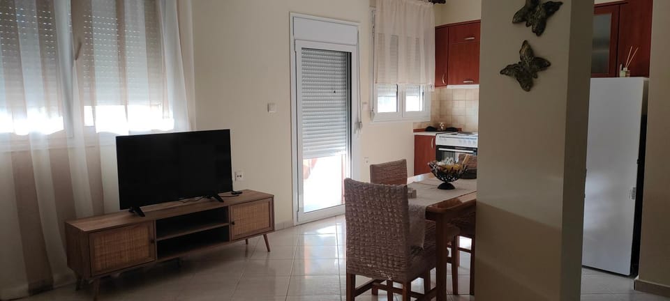 TV and multimedia, Kitchen or kitchenette, Living room, Dining area, hair dresser