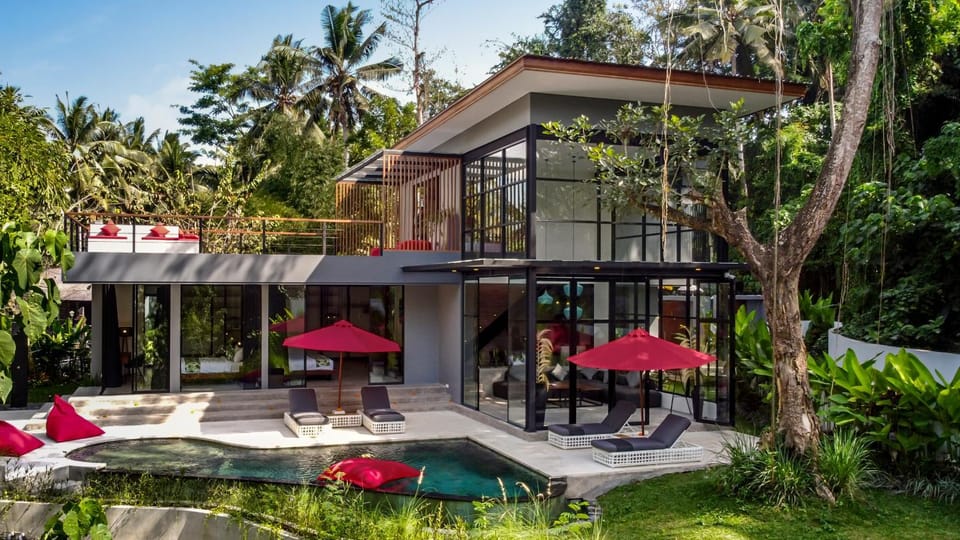 Property building, View (from property/room), Balcony/Terrace, Pool view, Swimming pool, sunbed