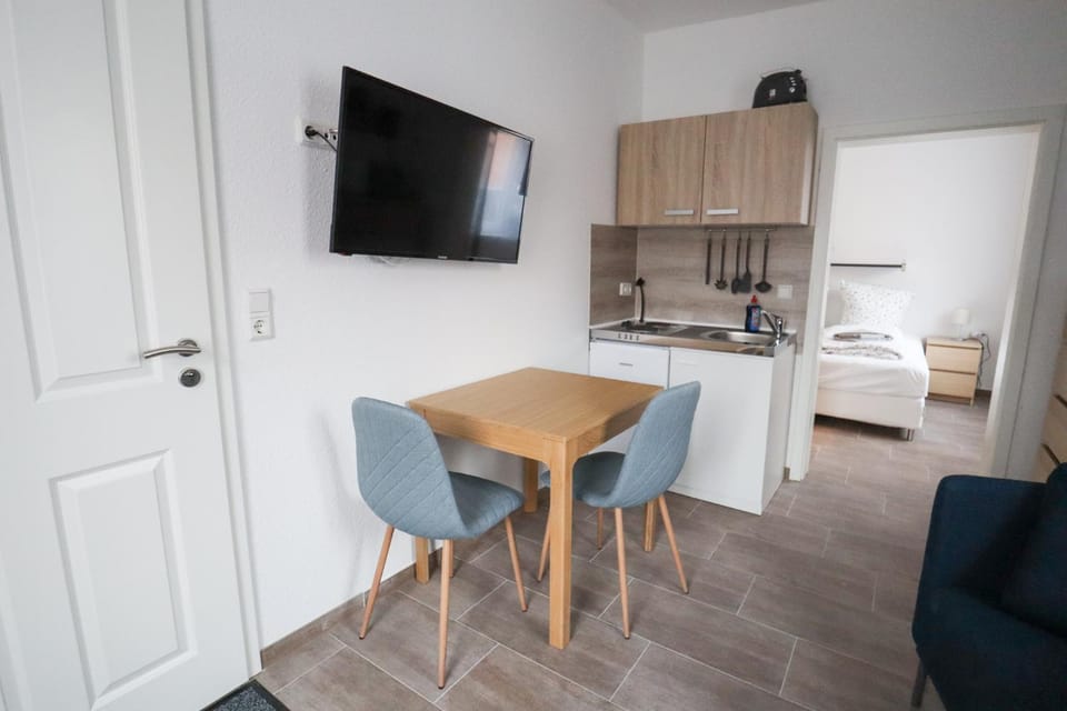 TV and multimedia, Kitchen or kitchenette, Living room, Seating area, Dining area