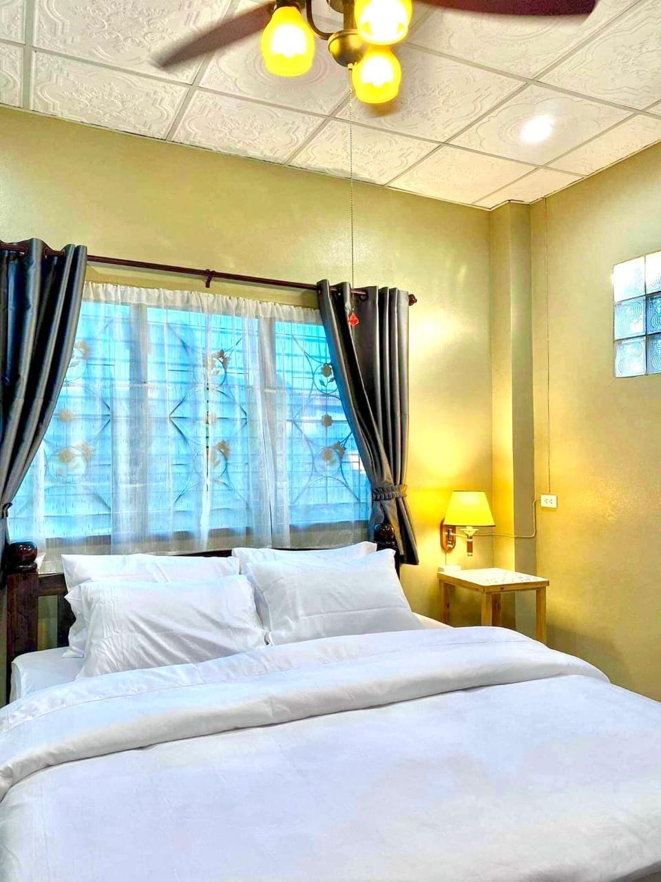 Photo of the whole room, Bedroom