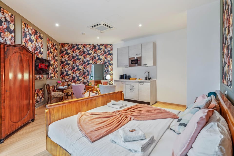 Kitchen or kitchenette, Living room, Photo of the whole room, Bedroom