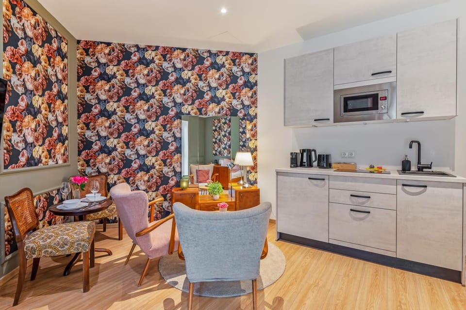 Kitchen or kitchenette, Living room, Seating area