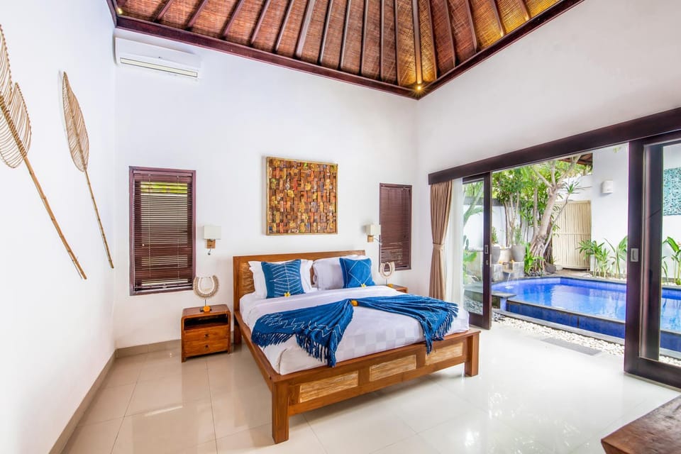 Bedroom, Pool view