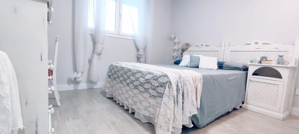 Bed, Photo of the whole room, Bedroom, heating, internet, towels, wardrobe, air conditioner