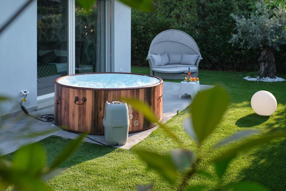 Natural landscape, Garden, Hot Tub, Garden view