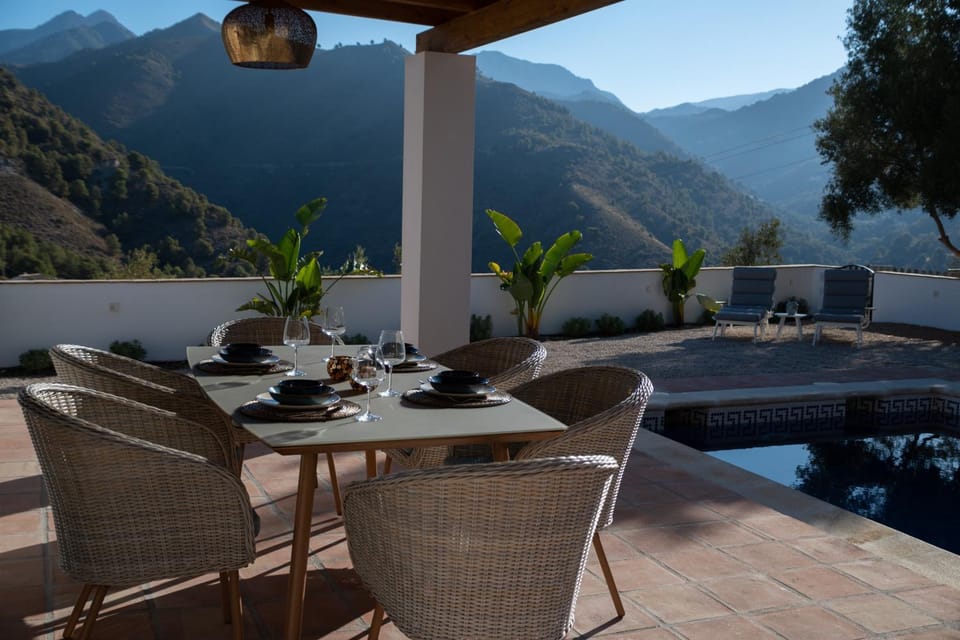 Dining area, Mountain view