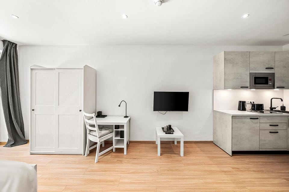 Kitchen or kitchenette, Seating area, Dining area