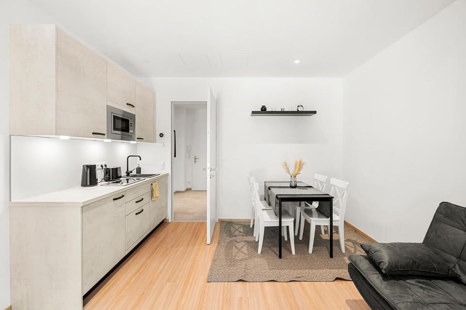Kitchen or kitchenette, Seating area, Dining area, Communal kitchen