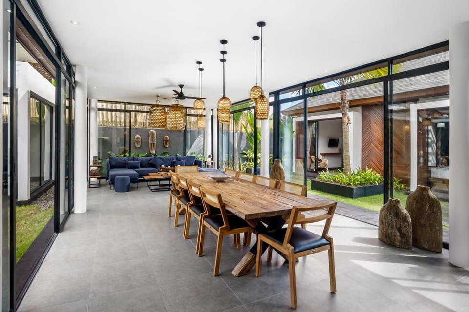 Seating area, Dining area