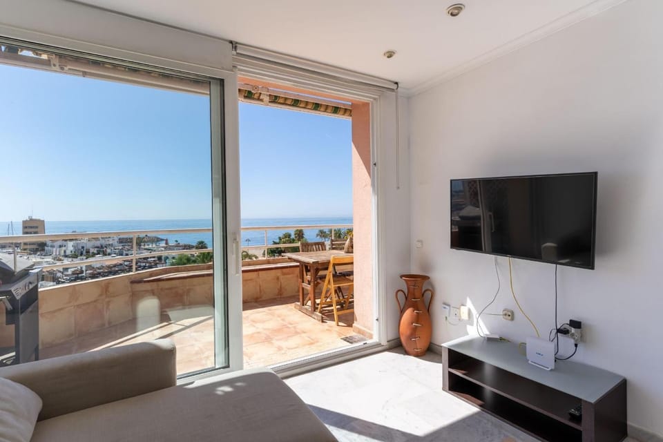 Expoholidays - Puerto Aguadulce (Av Carlos III 432 3ºI) Apartment in Aguadulce