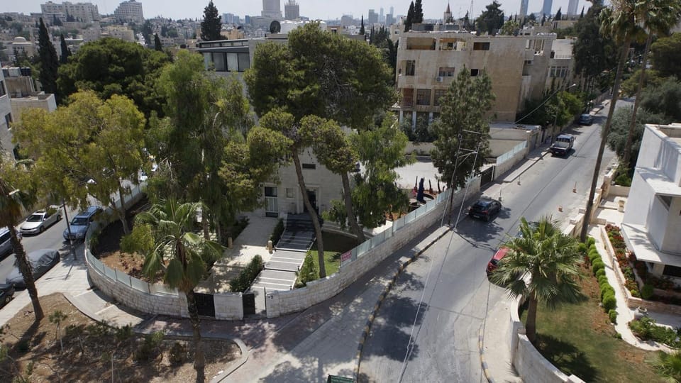 Property building, Neighbourhood, Bird's eye view, Garden, Street view, Location