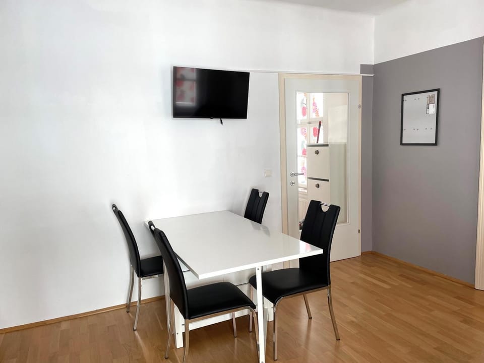 TV and multimedia, Dining area