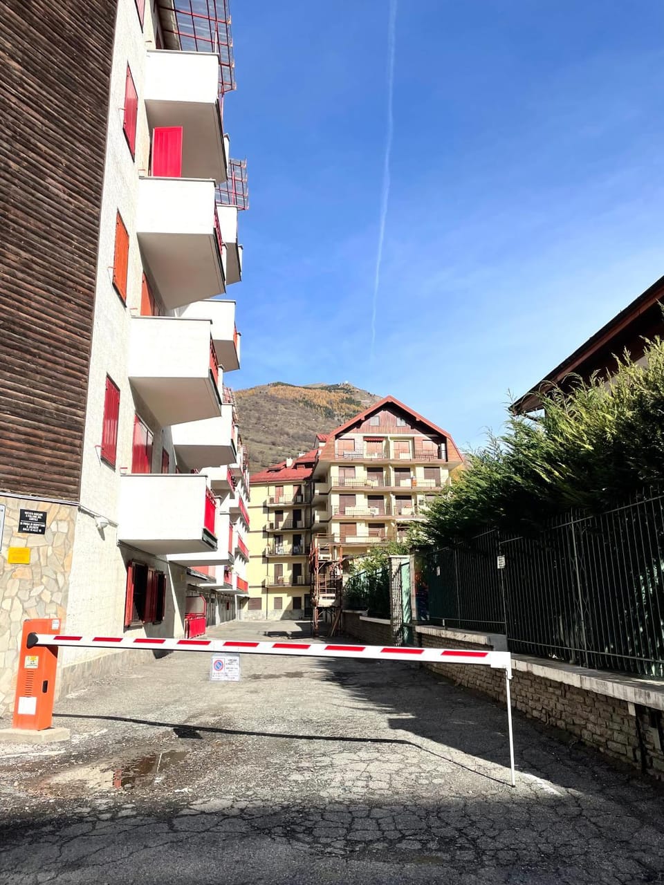 Neighbourhood, Street view