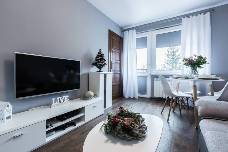 Communal lounge/ TV room, TV and multimedia, Living room, Seating area, Evening entertainment
