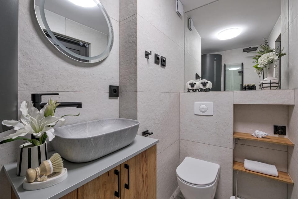 Toilet, Bathroom, towels