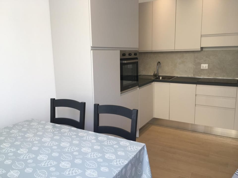 Dining area, pet friendly, stove