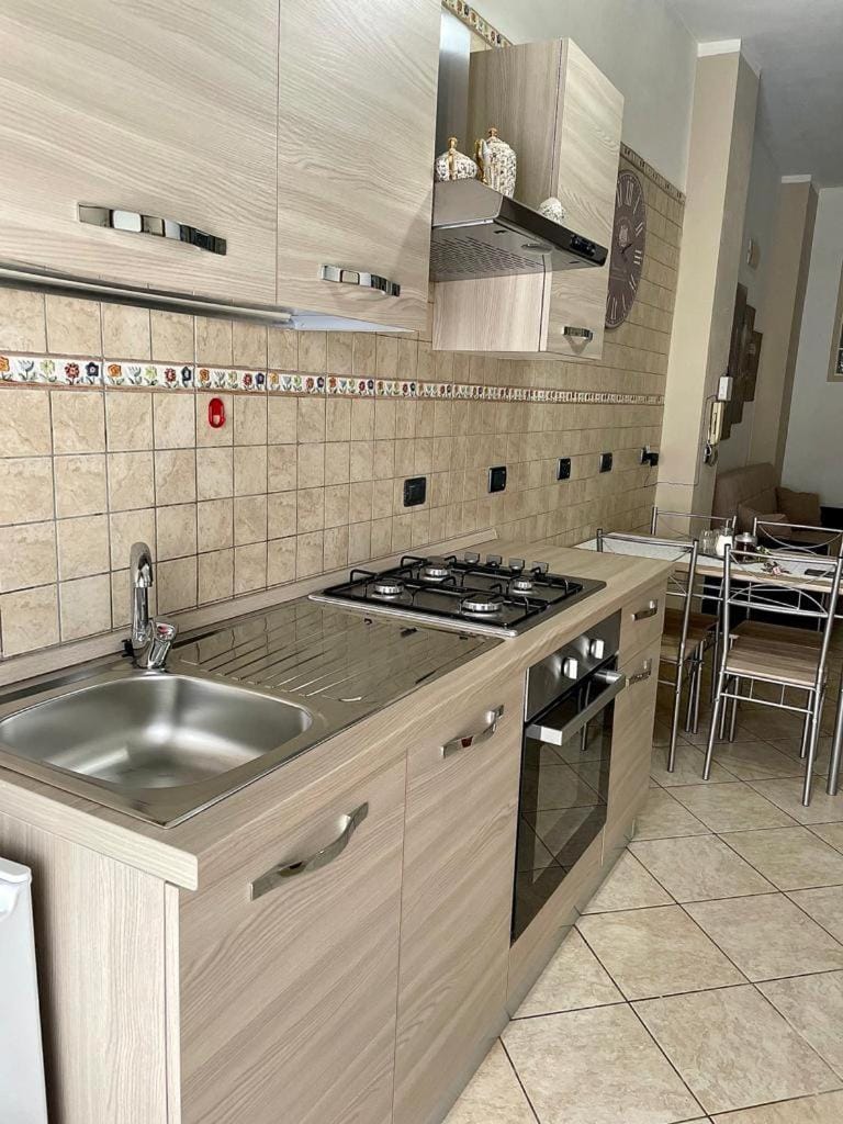 Kitchen or kitchenette, dishwasher, stove