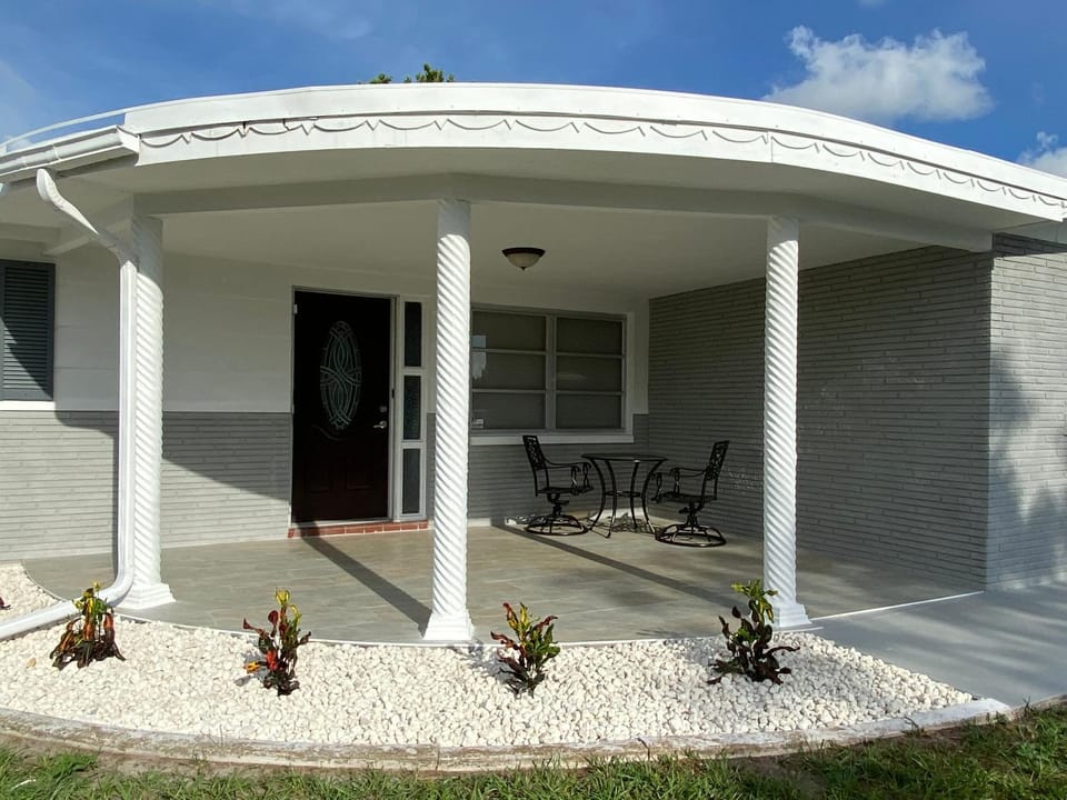 Facade/entrance
