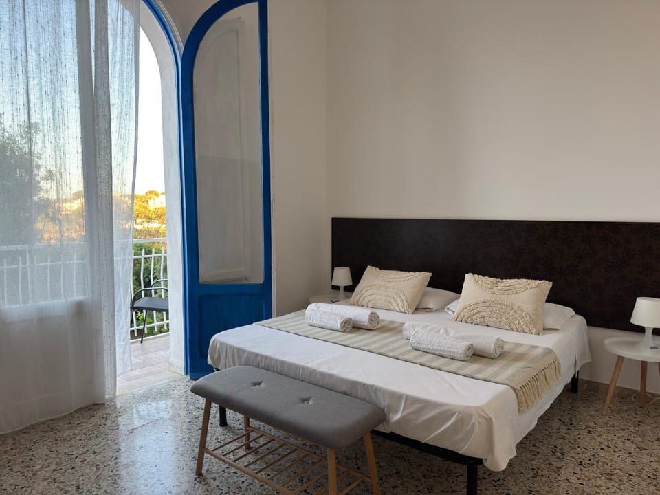 Balcony/Terrace, Photo of the whole room, Bedroom, towels