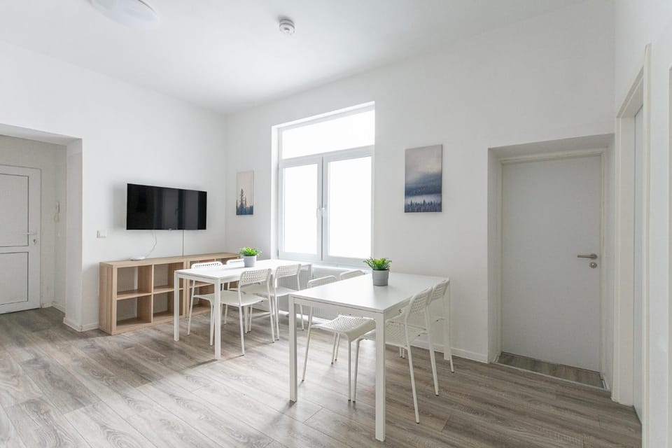 TV and multimedia, Living room, Seating area, Dining area