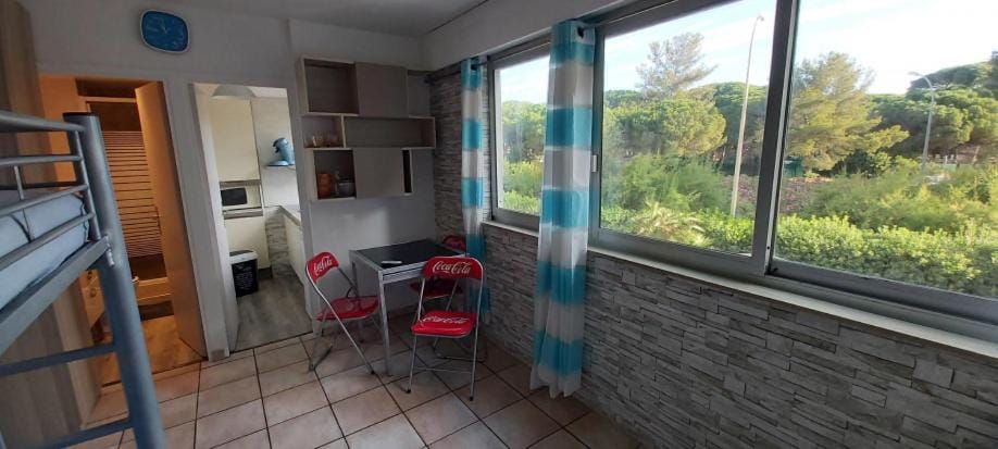 Le Zodiaque 20m2 piscine Apartment in Hyères