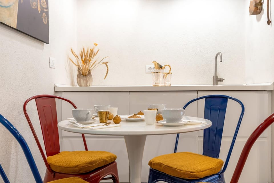 Coffee/tea facilities, Dining area