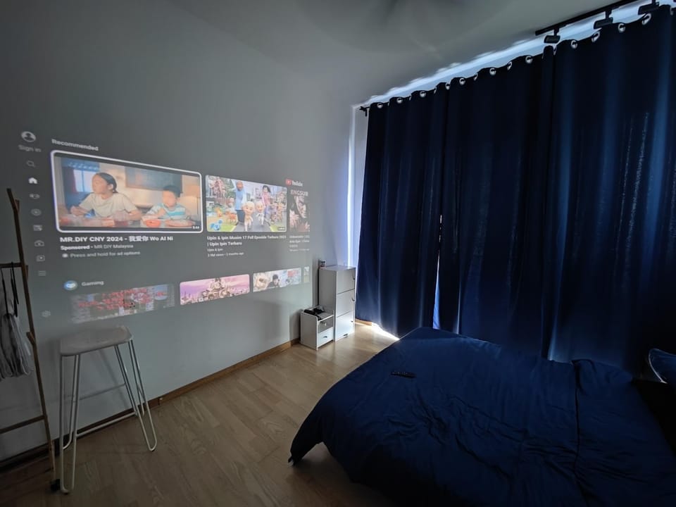 Bed, TV and multimedia, Bedroom