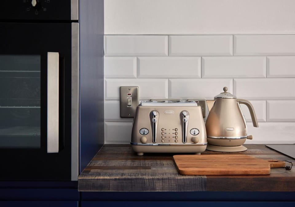 Coffee/tea facilities, toaster