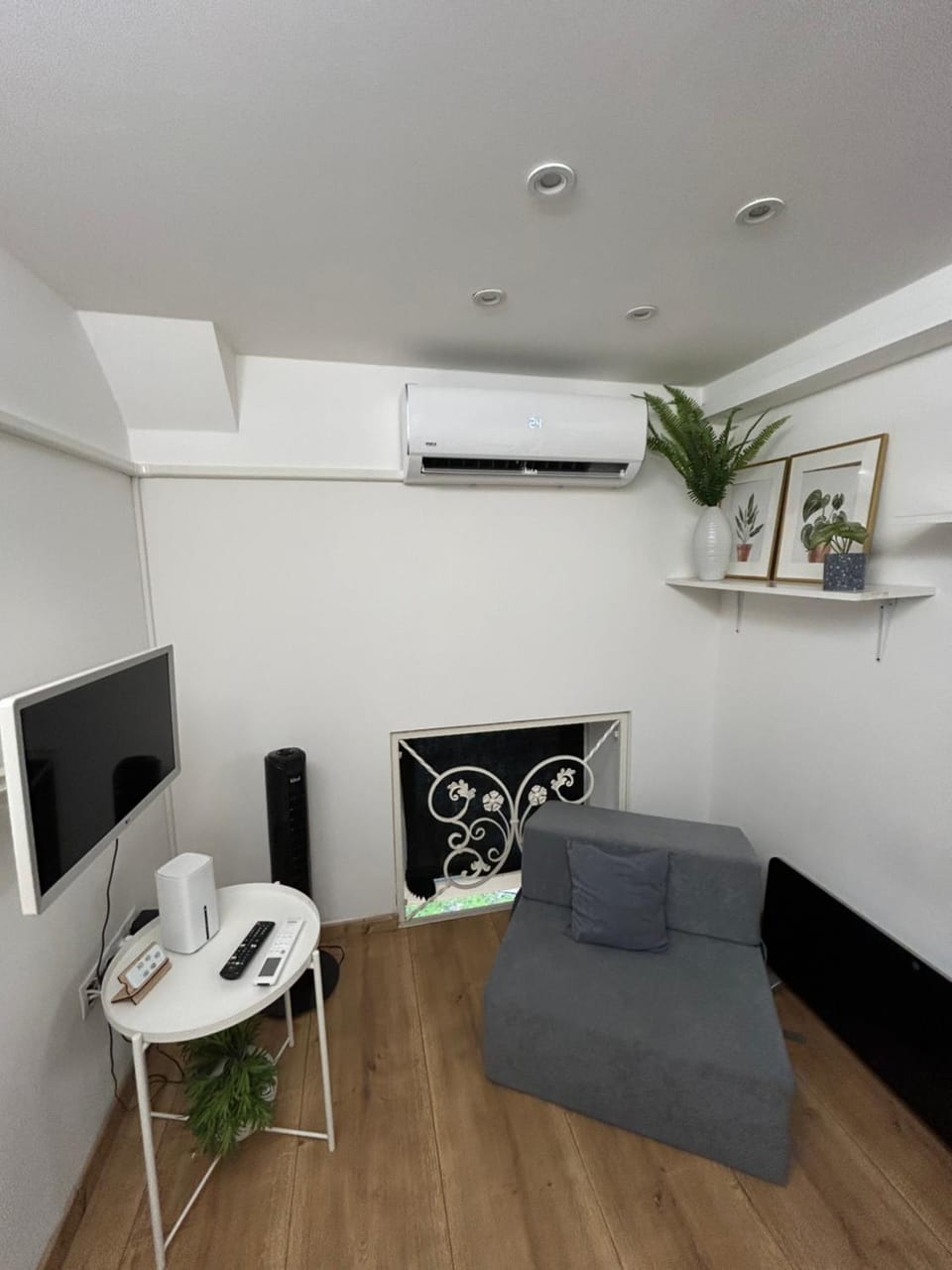 Living room, air conditioner
