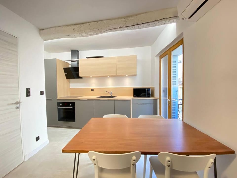 Maison de ville au Suquet 3 chambres 3 SDB balcons Apartment in Cannes