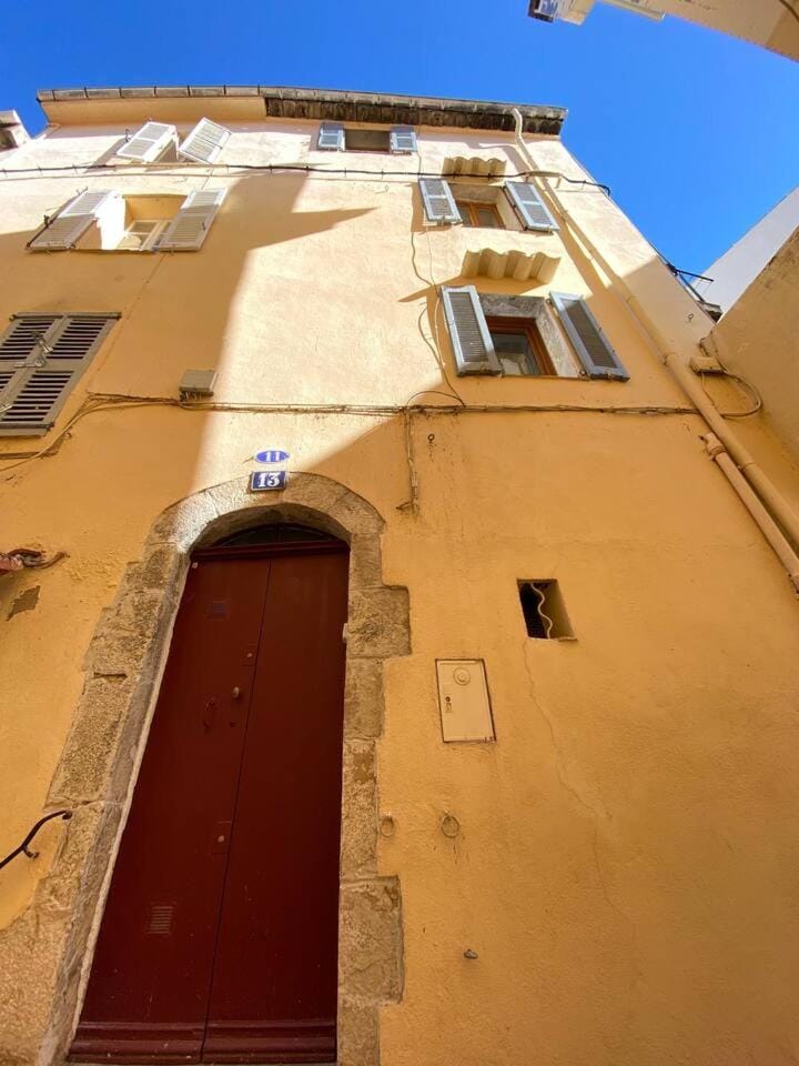 Maison de ville au Suquet 3 chambres 3 SDB balcons Apartment in Cannes