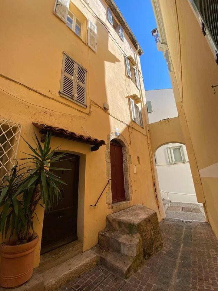 Maison de ville au Suquet 3 chambres 3 SDB balcons Apartment in Cannes