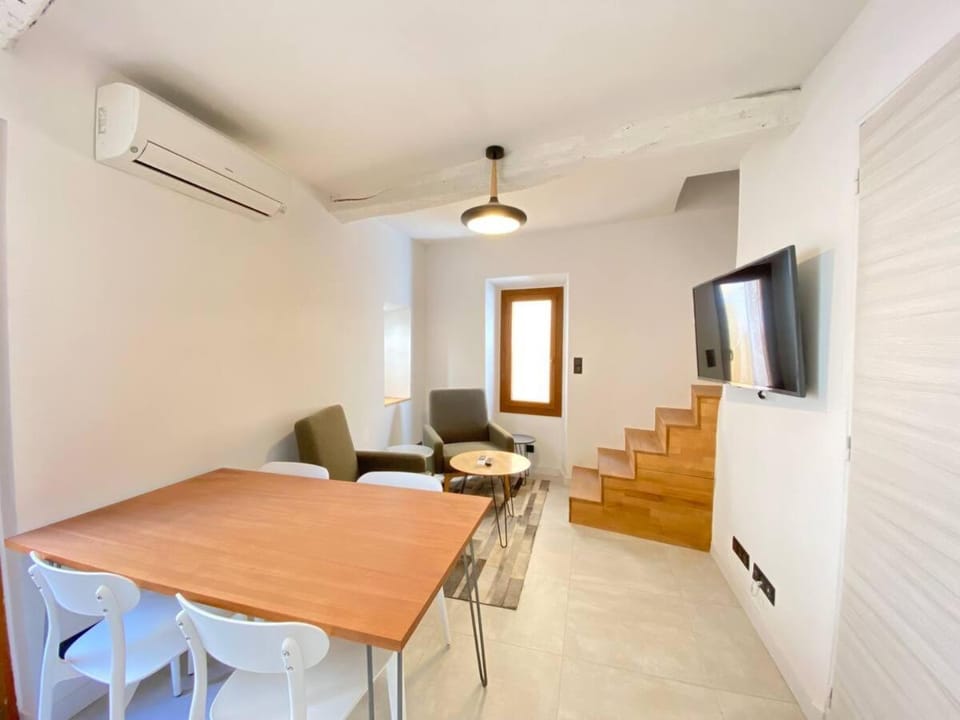 Maison de ville au Suquet 3 chambres 3 SDB balcons Apartment in Cannes
