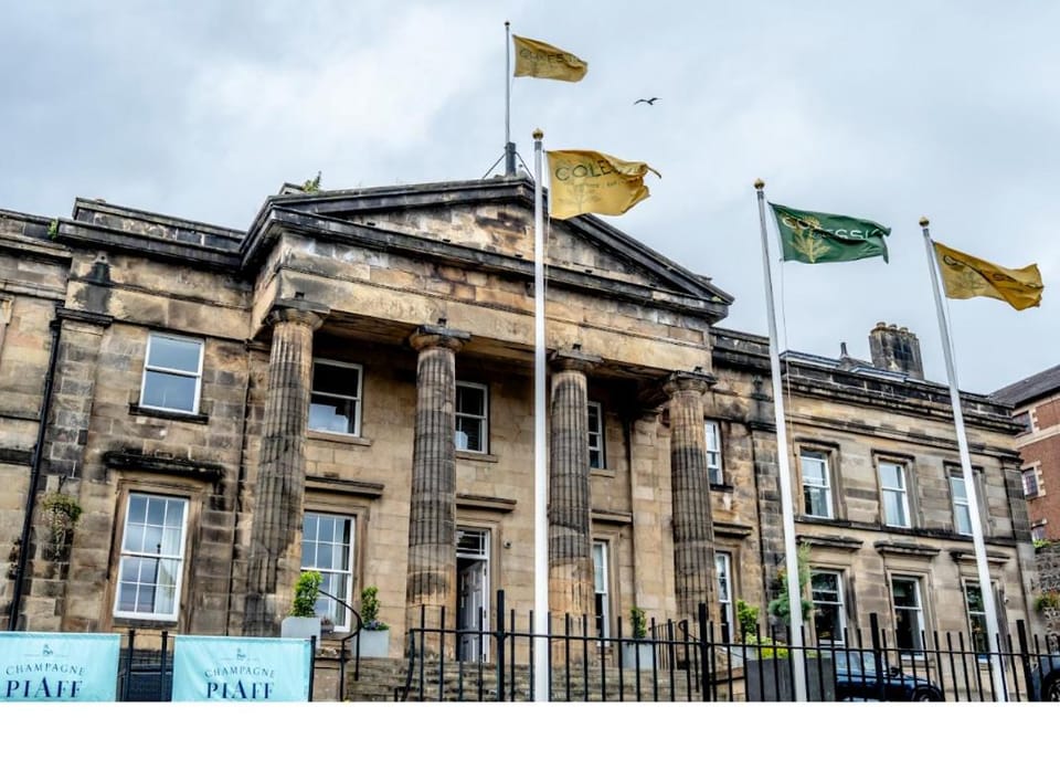 Property building, Facade/entrance, Balcony/Terrace