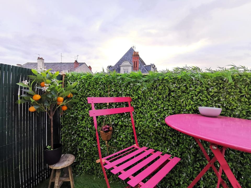 Patio, Spring, Day, Balcony/Terrace