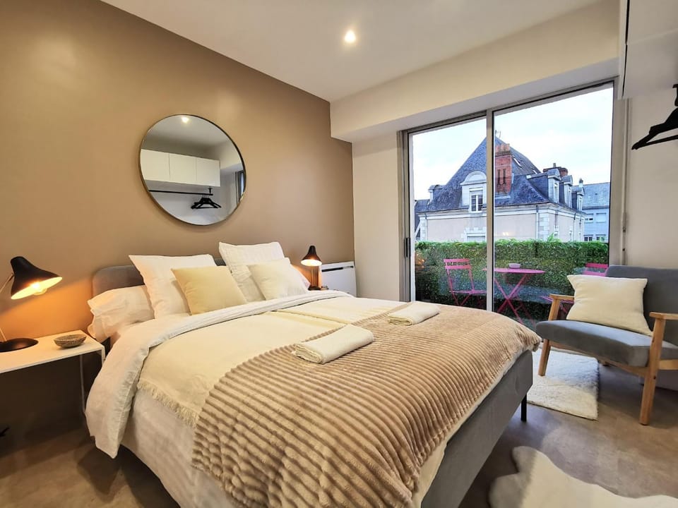 Bed, Photo of the whole room, Bedroom