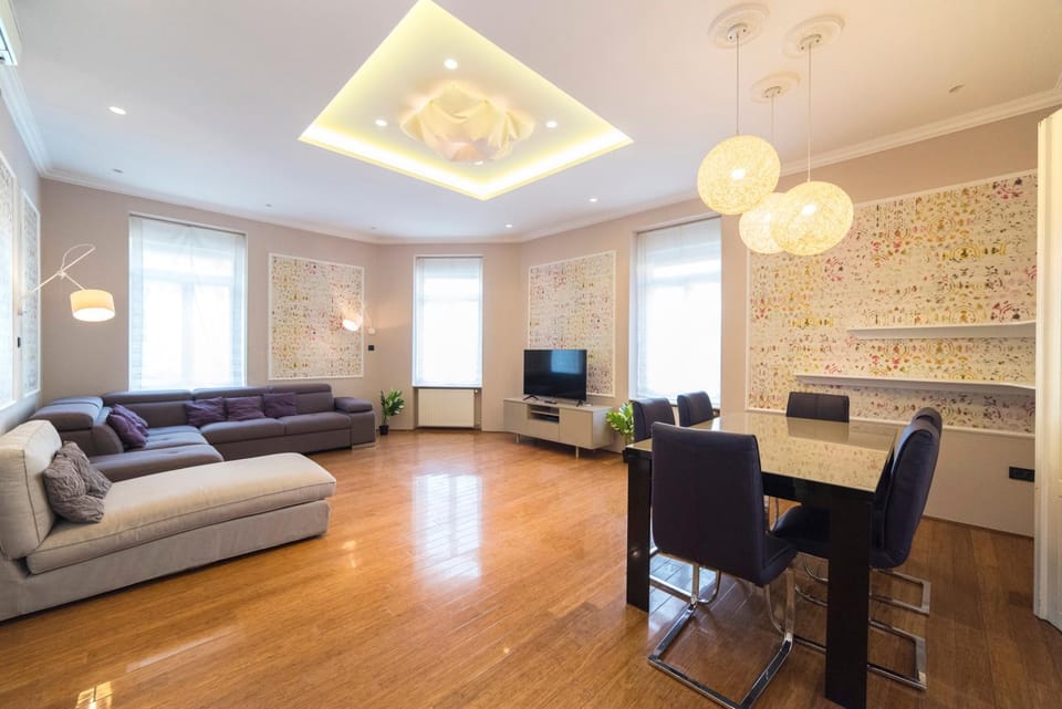 Living room, Seating area, Dining area