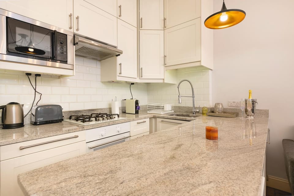 Coffee/tea facilities, Kitchen or kitchenette, minibar, pet friendly, stove, toaster