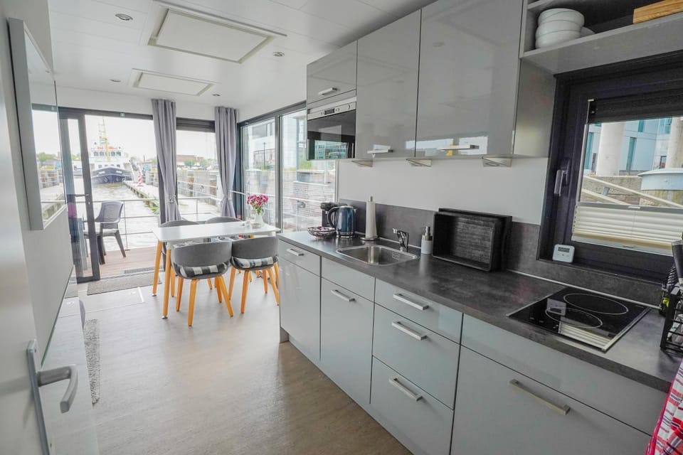 Kitchen or kitchenette, kitchen