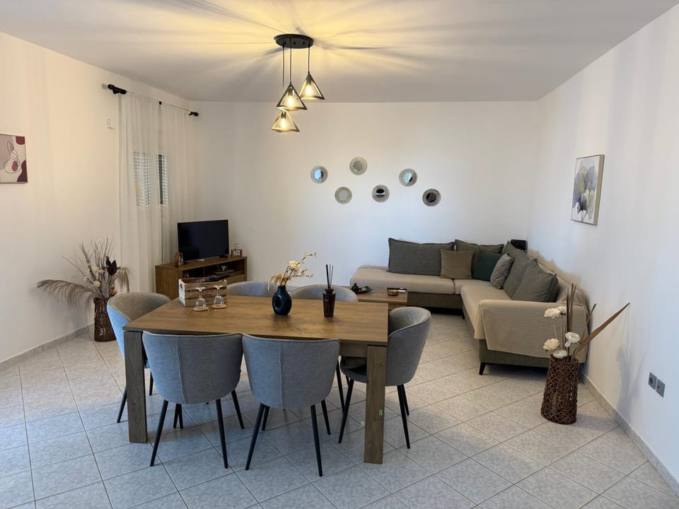 Living room, Seating area, Dining area