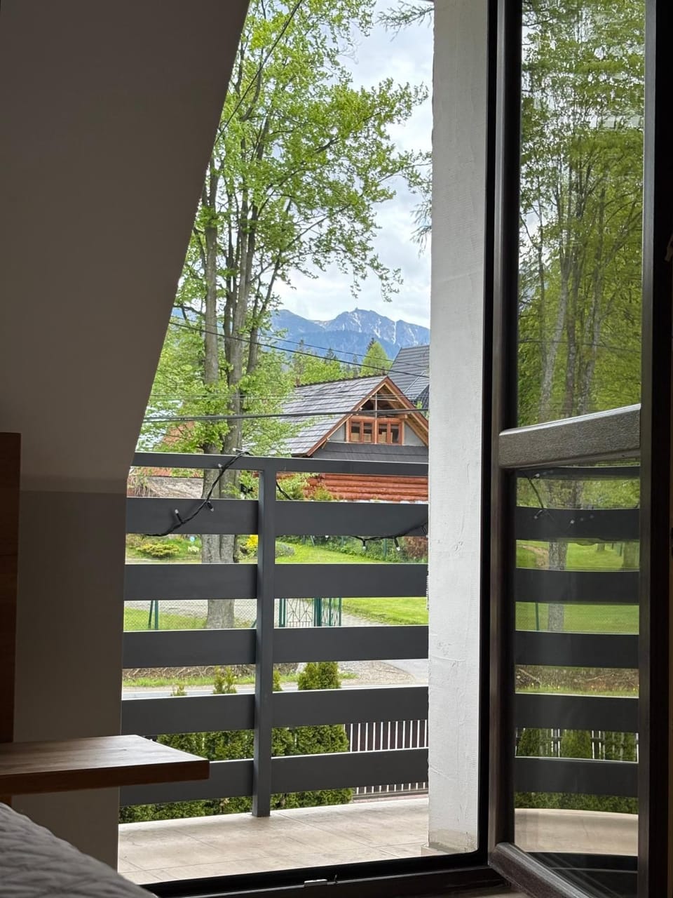 View (from property/room), Balcony/Terrace, Bedroom, Mountain view