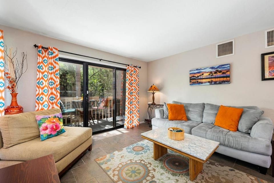 KONA - Royal Kahili B205 End Unit - Gorgeous Views Apartment in Holualoa