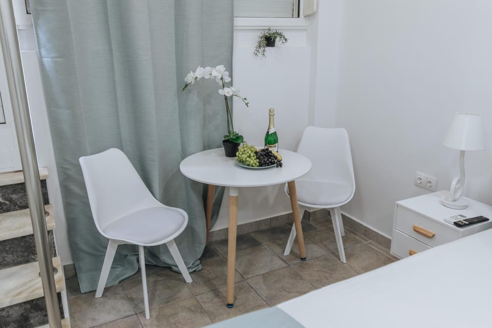 Dining area, Bedroom
