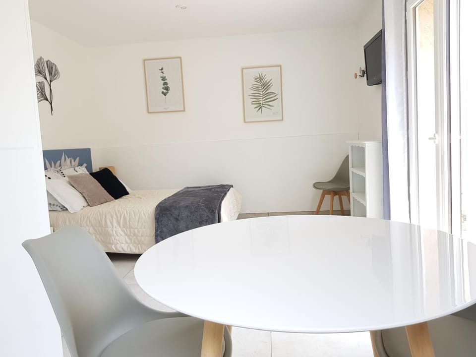 Studio au calme, proche commerces et plages Apartment in Antibes