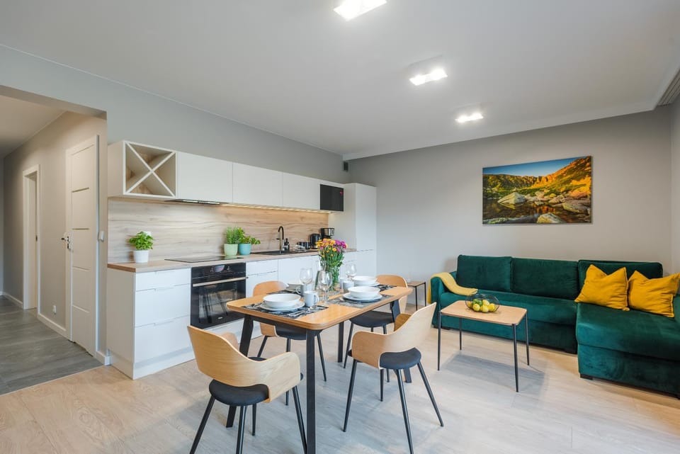 Communal lounge/ TV room, Kitchen or kitchenette, Living room, Seating area, Dining area
