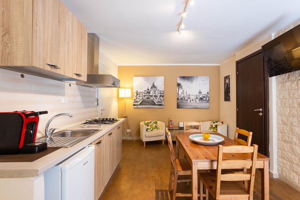 Communal lounge/ TV room, Coffee/tea facilities, Dining area, kitchen