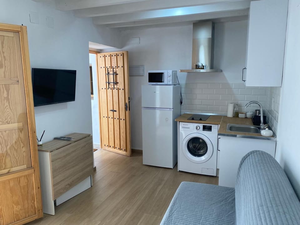 TV and multimedia, Kitchen or kitchenette, stove, washing machine