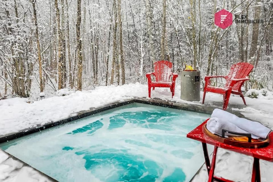 Chalet 6 pers - SPA privé en boisé - Intimité nature - Domaine du Grand Portneuf House in Quebec