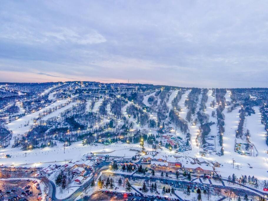 Ian's Camelback House Apartment in Pocono Mountains