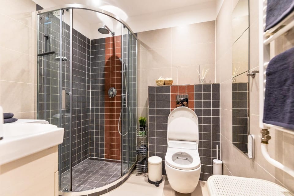 Toilet, Bathroom